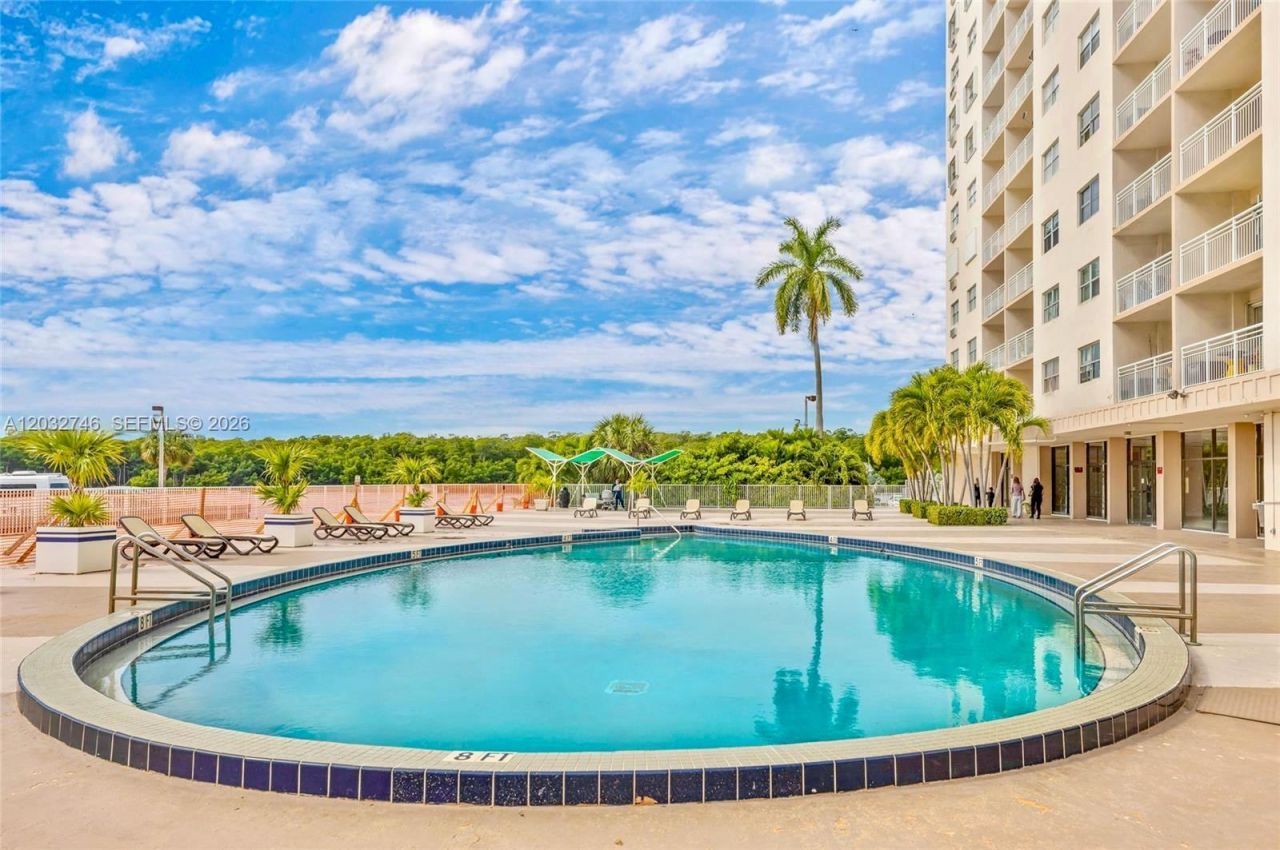 400 Kings Point Dr, Unit 309, Sunny Isles Beach, FL 33160 Photo