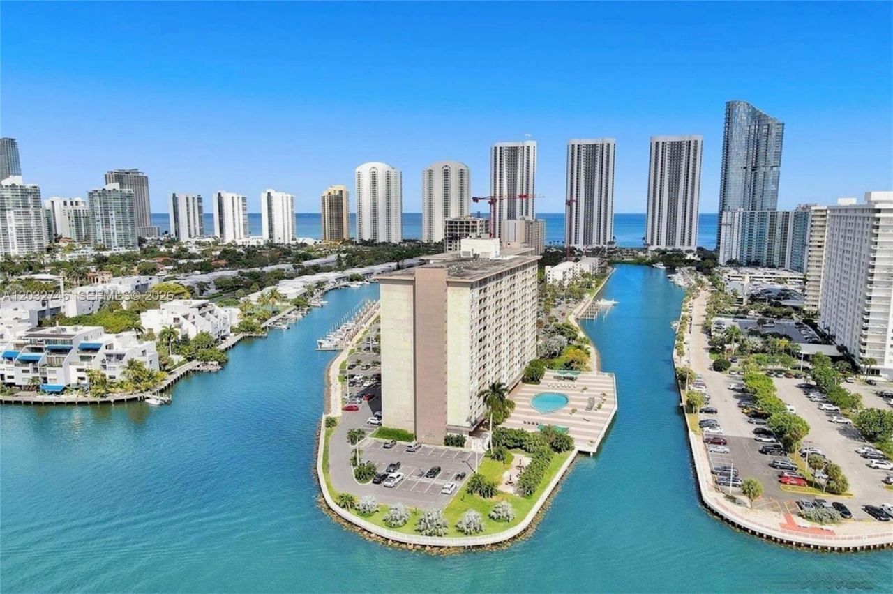 400 Kings Point Dr, Unit 309, Sunny Isles Beach, FL 33160 Photo