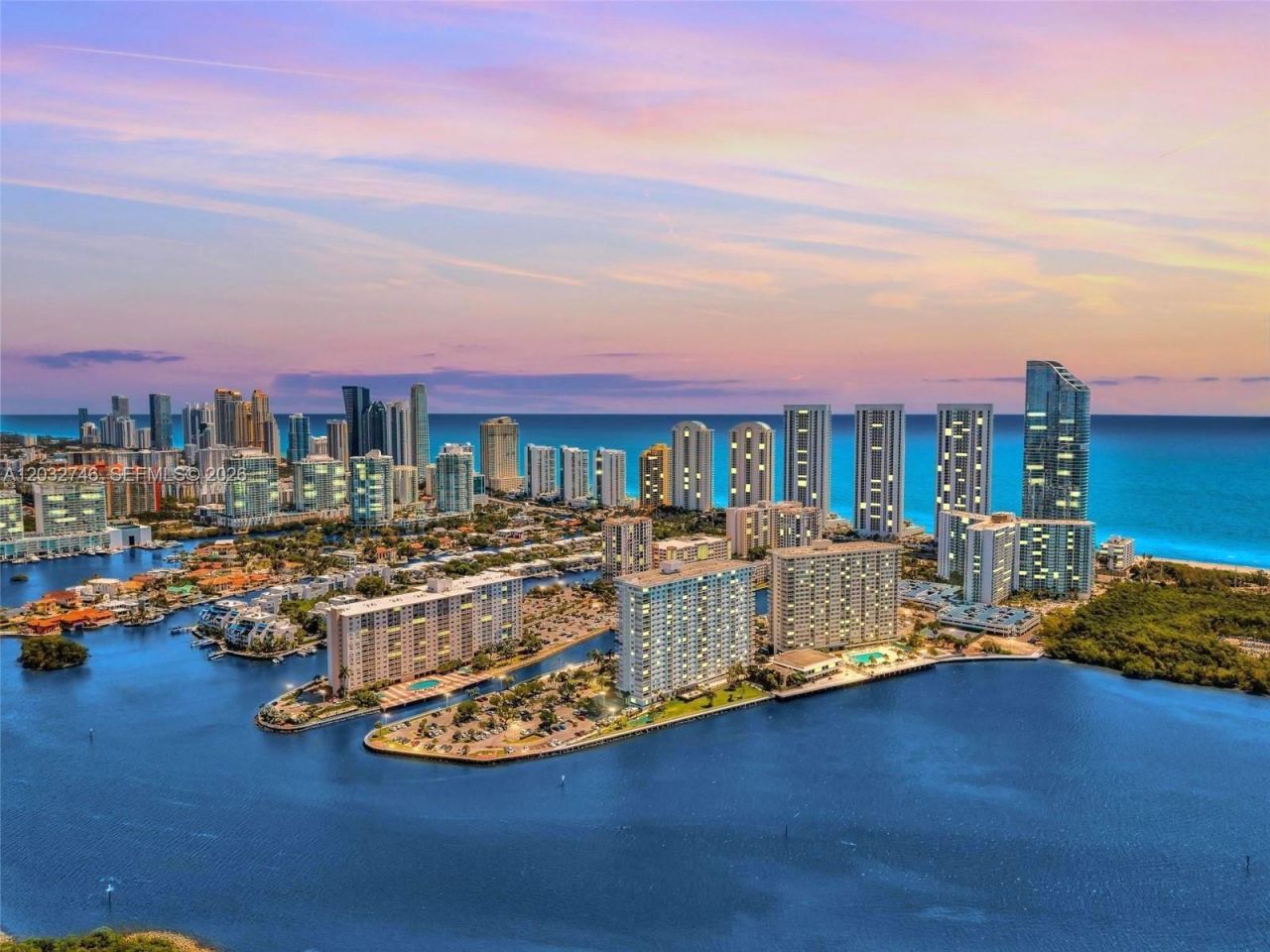 400 Kings Point Dr, Unit 309, Sunny Isles Beach, FL 33160 Photo