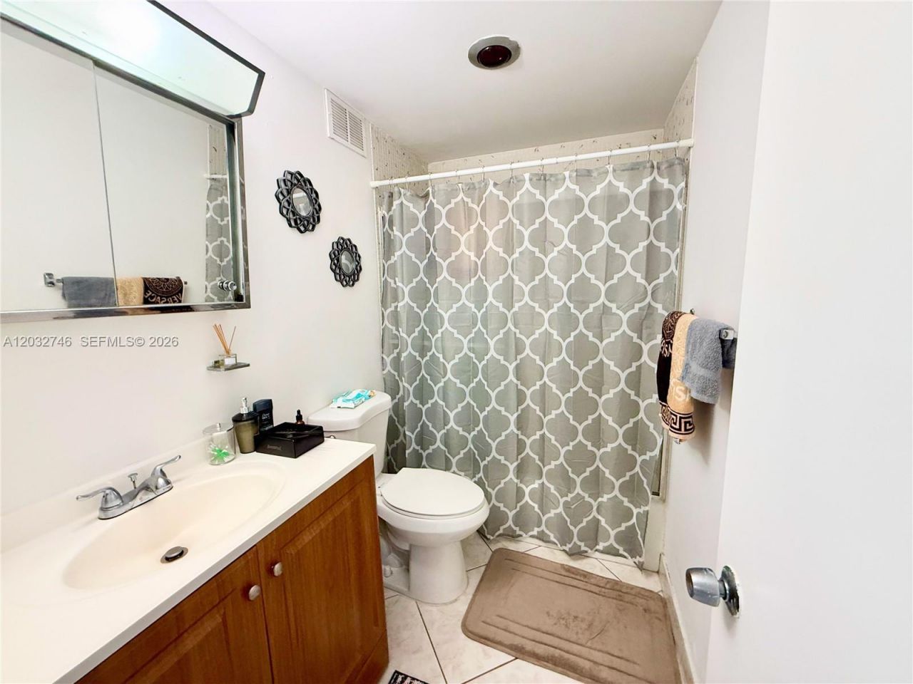 400 Kings Point Dr, Unit 309, Sunny Isles Beach, FL 33160 Photo