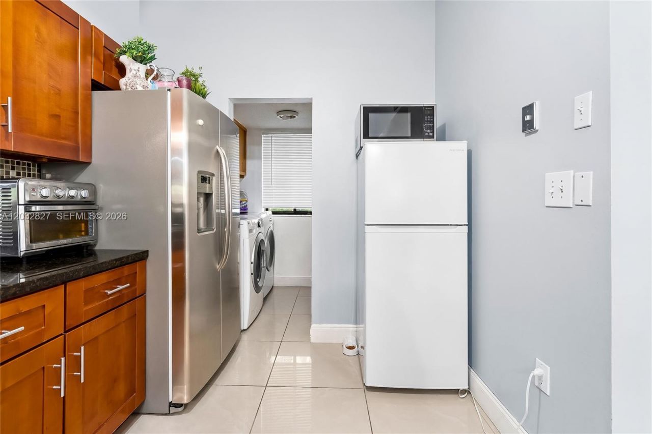 505 NE 199th Ln, Unit 2A, Miami, FL 33179 Photo