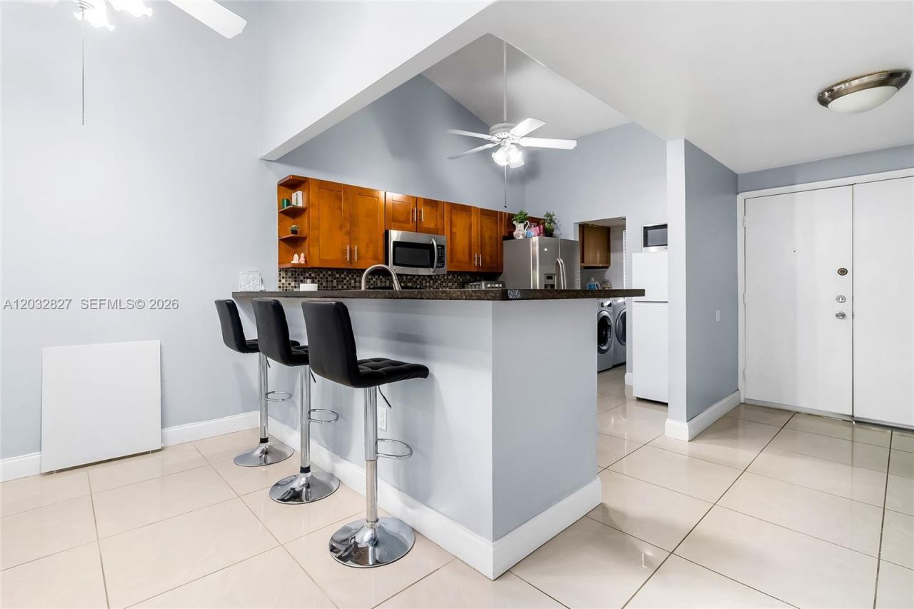 505 NE 199th Ln, Unit 2A, Miami, FL 33179 Photo