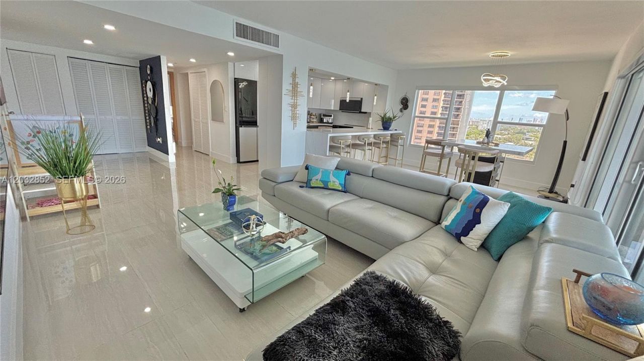 11111 NE Biscayne Blvd , Unit 16A, Miami, FL 33181 Photo