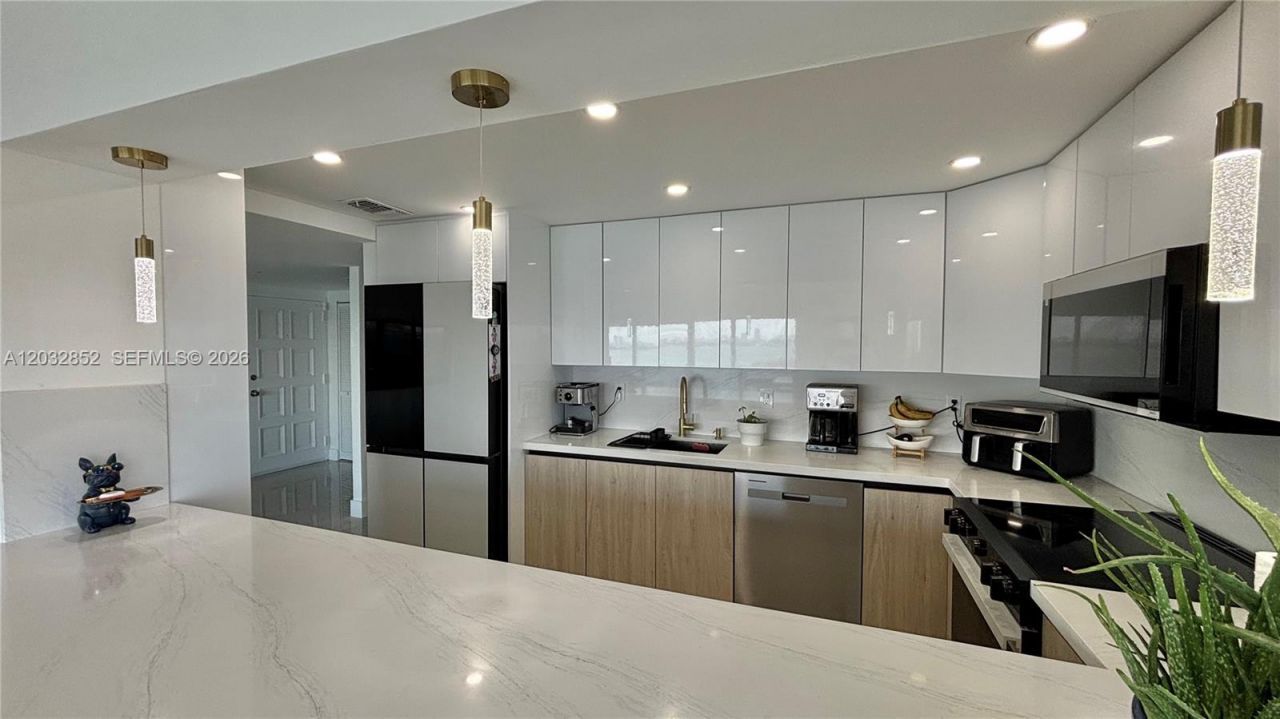 11111 NE Biscayne Blvd , Unit 16A, Miami, FL 33181 Photo