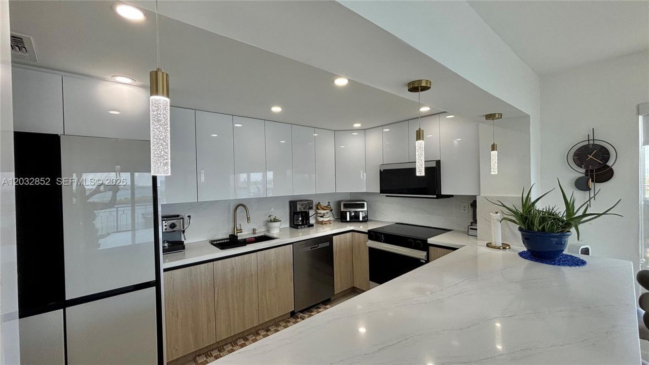 11111 NE Biscayne Blvd , Unit 16A, Miami, FL 33181 Photo