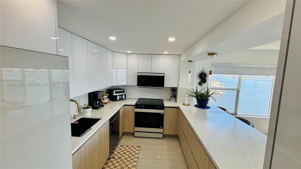 11111 NE Biscayne Blvd , Unit 16A, Miami, FL 33181 Photo