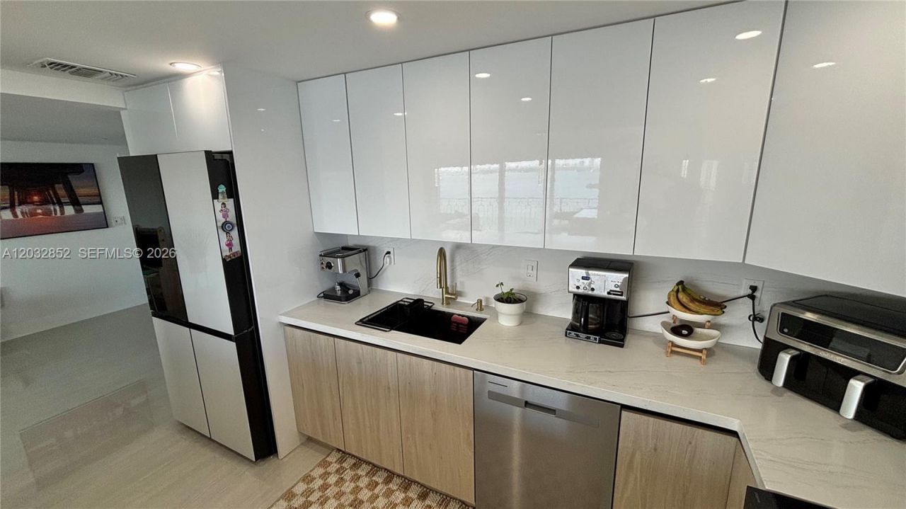 11111 NE Biscayne Blvd , Unit 16A, Miami, FL 33181 Photo