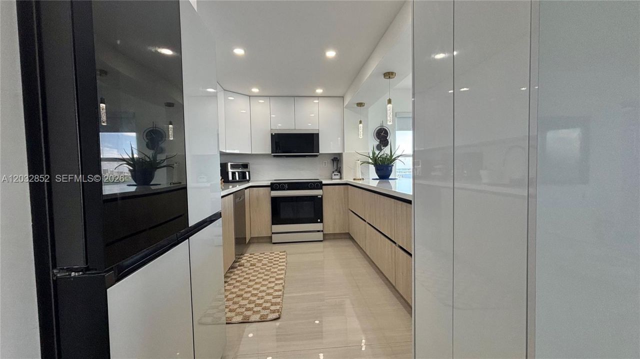 11111 NE Biscayne Blvd , Unit 16A, Miami, FL 33181 Photo