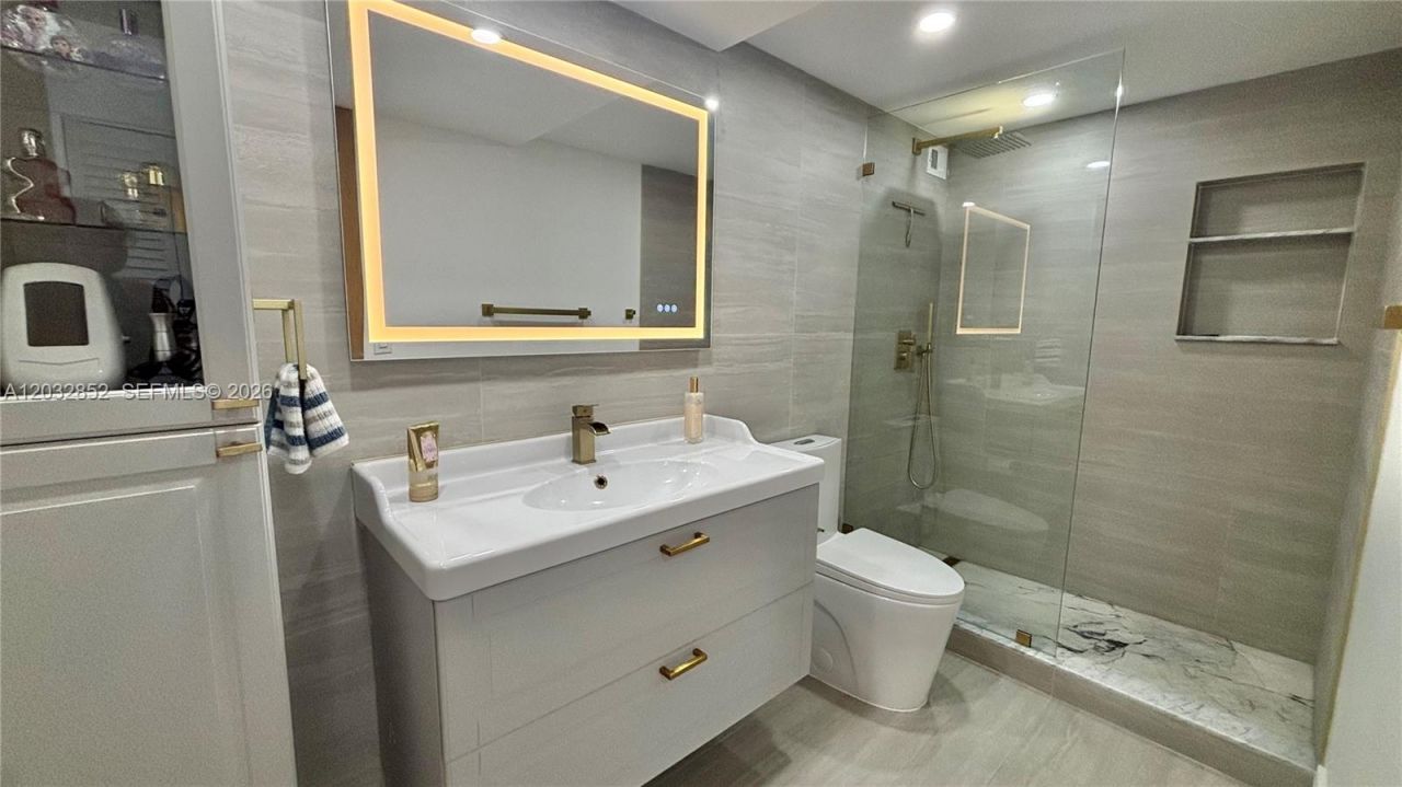 11111 NE Biscayne Blvd , Unit 16A, Miami, FL 33181 Photo