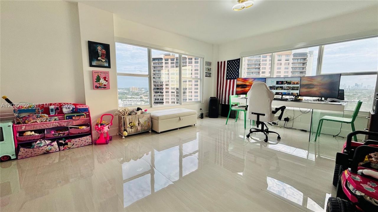 11111 NE Biscayne Blvd , Unit 16A, Miami, FL 33181 Photo