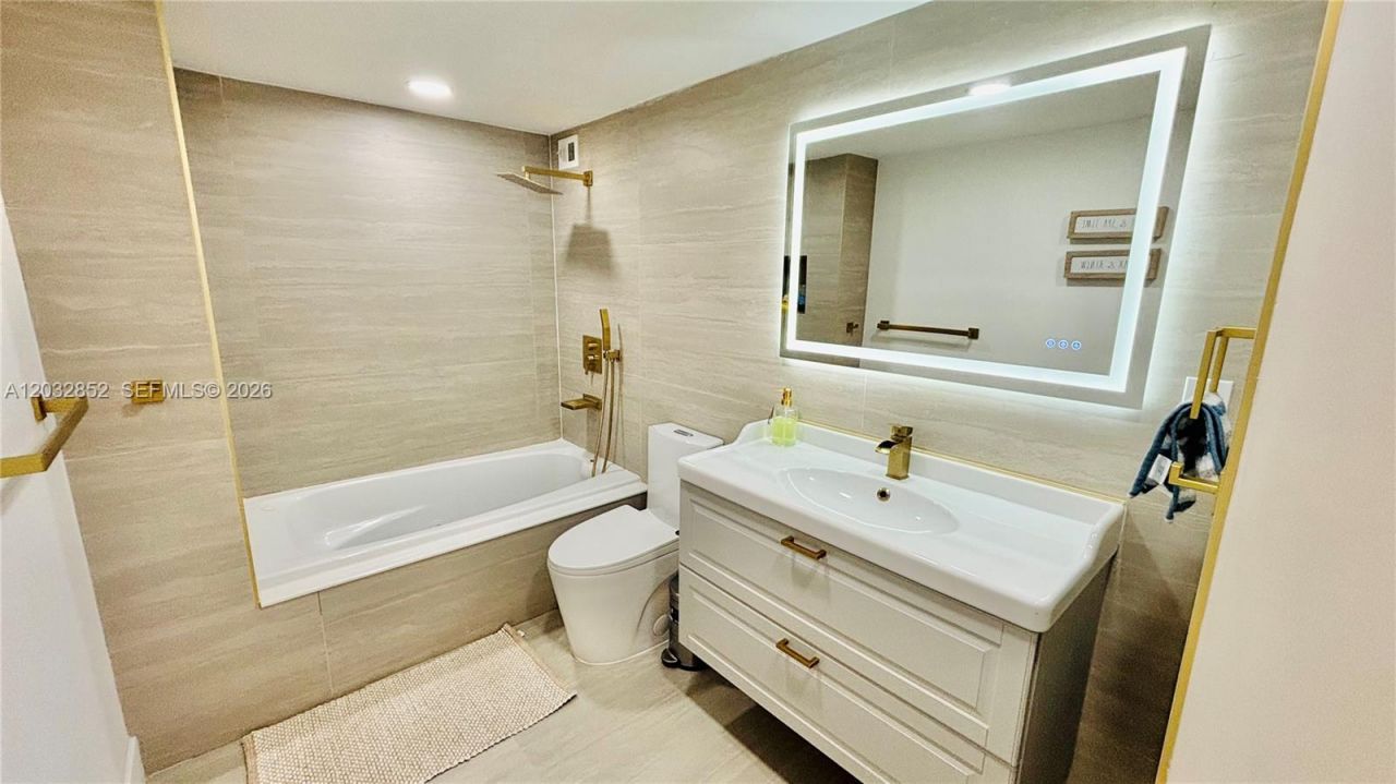 11111 NE Biscayne Blvd , Unit 16A, Miami, FL 33181 Photo