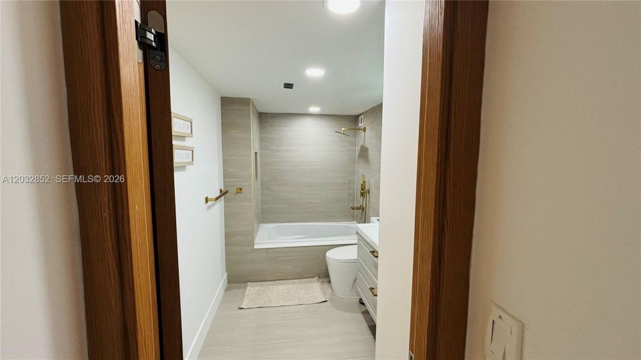 11111 NE Biscayne Blvd , Unit 16A, Miami, FL 33181 Photo