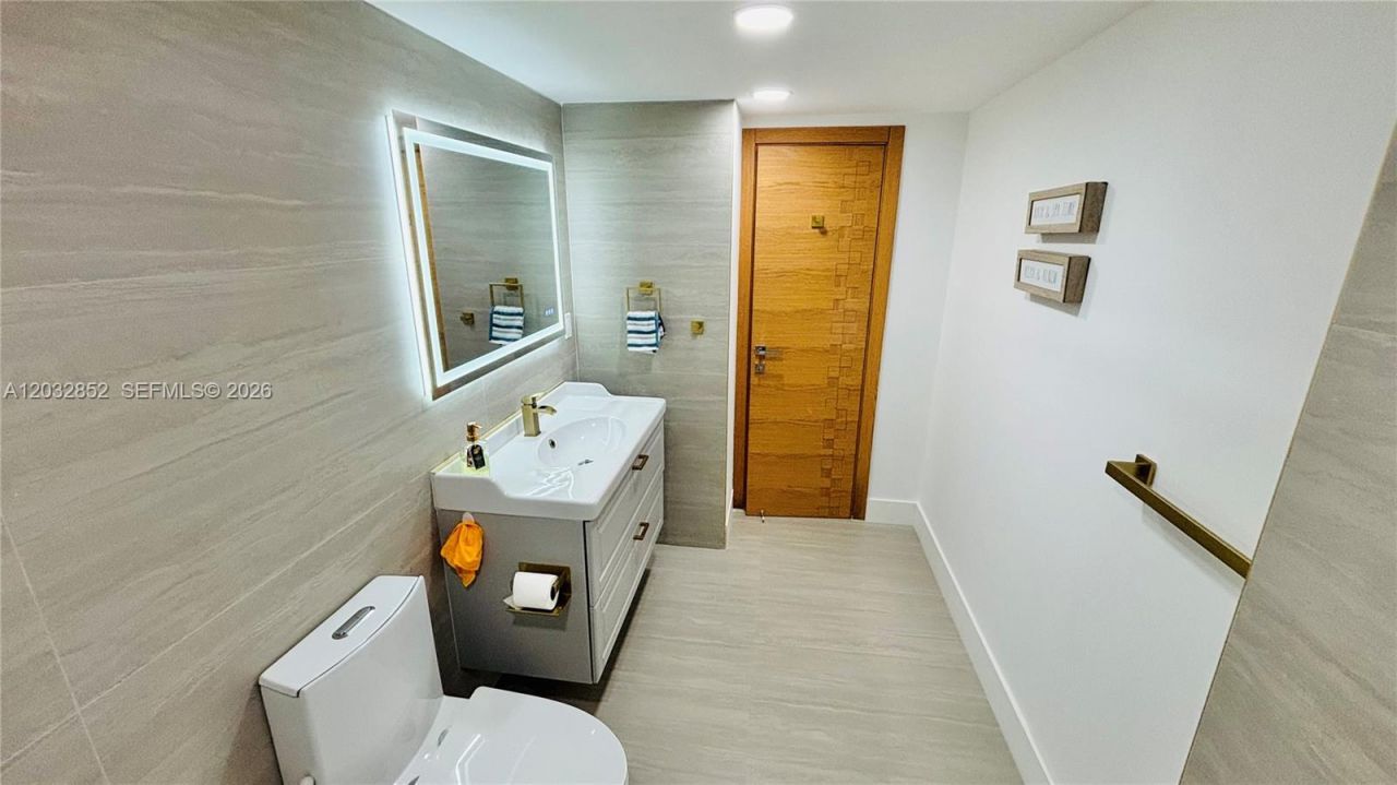 11111 NE Biscayne Blvd , Unit 16A, Miami, FL 33181 Photo