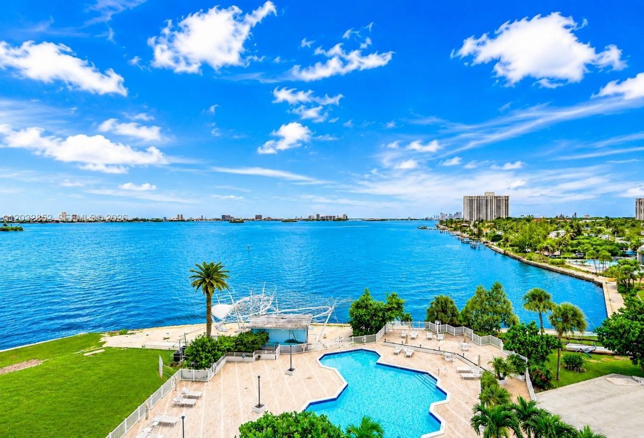 11111 NE Biscayne Blvd , Unit 16A, Miami, FL 33181 Photo