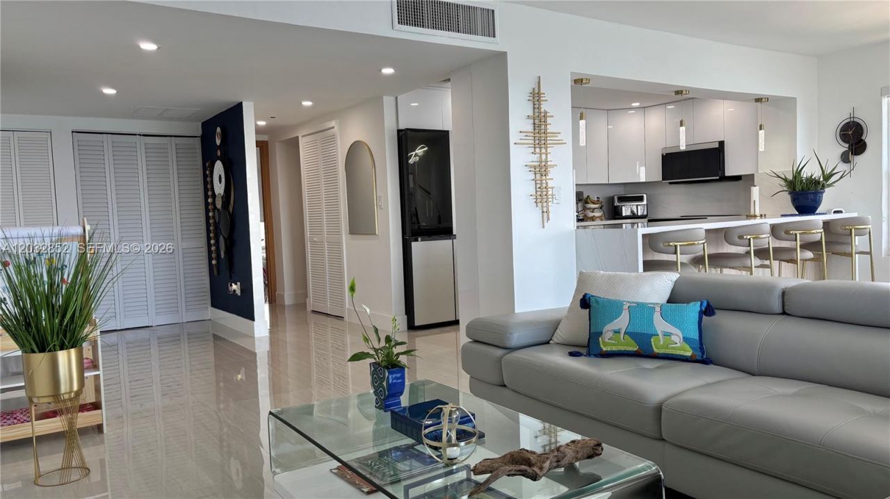 11111 NE Biscayne Blvd , Unit 16A, Miami, FL 33181 Photo