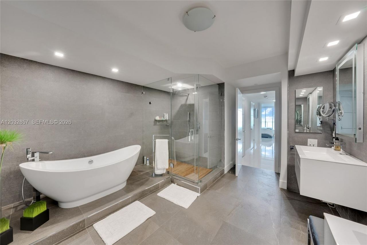 3201 NE 183rd St, Unit 1806, Aventura, FL 33160 Photo