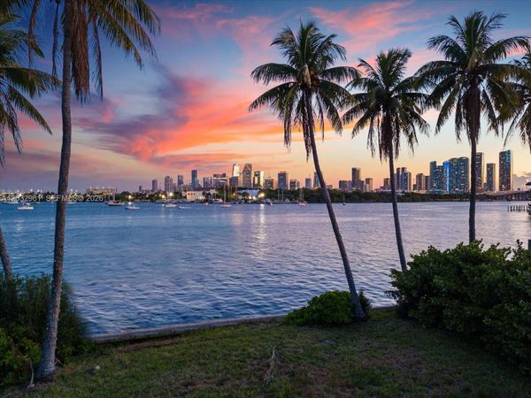 1228 S Venetian Way , Miami, FL 33139