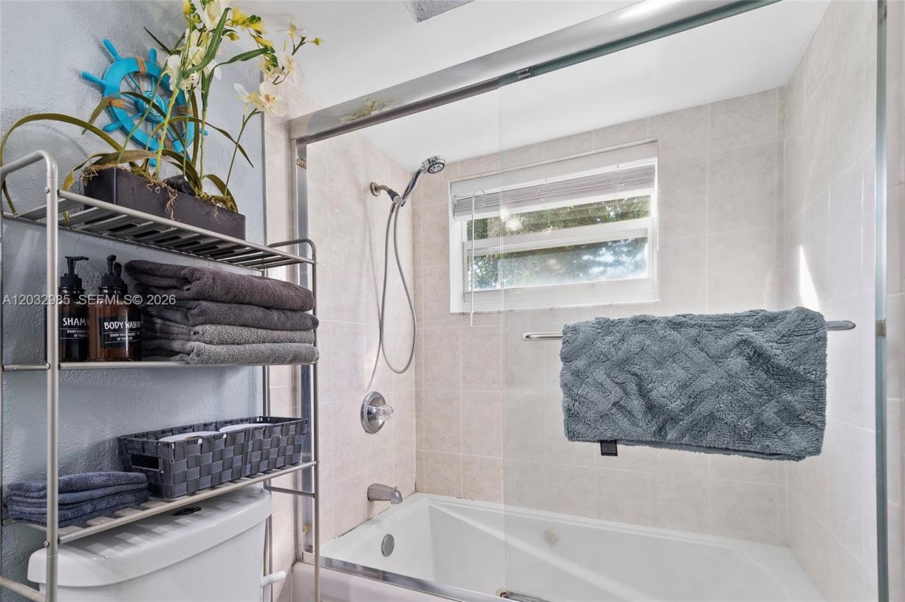 2424 NE 9th St, Unit 207, Fort Lauderdale, FL 33304 Photo