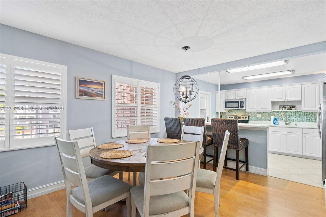 2424 NE 9th St, Unit 207, Fort Lauderdale, FL 33304 Photo