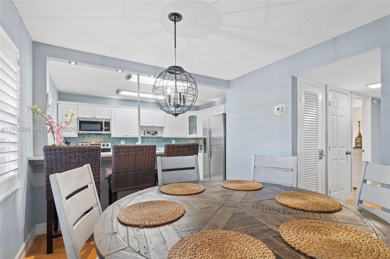 2424 NE 9th St, Unit 207, Fort Lauderdale, FL 33304 Photo