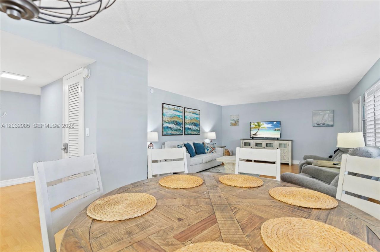 2424 NE 9th St, Unit 207, Fort Lauderdale, FL 33304 Photo