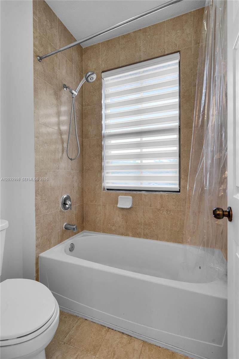9925 NW 10th St , Miami, FL 33172 Photo