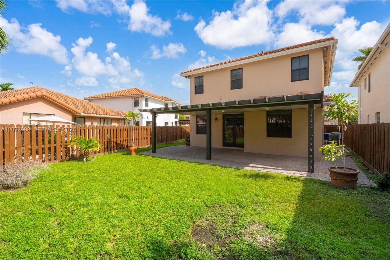 9925 NW 10th St , Miami, FL 33172 Photo