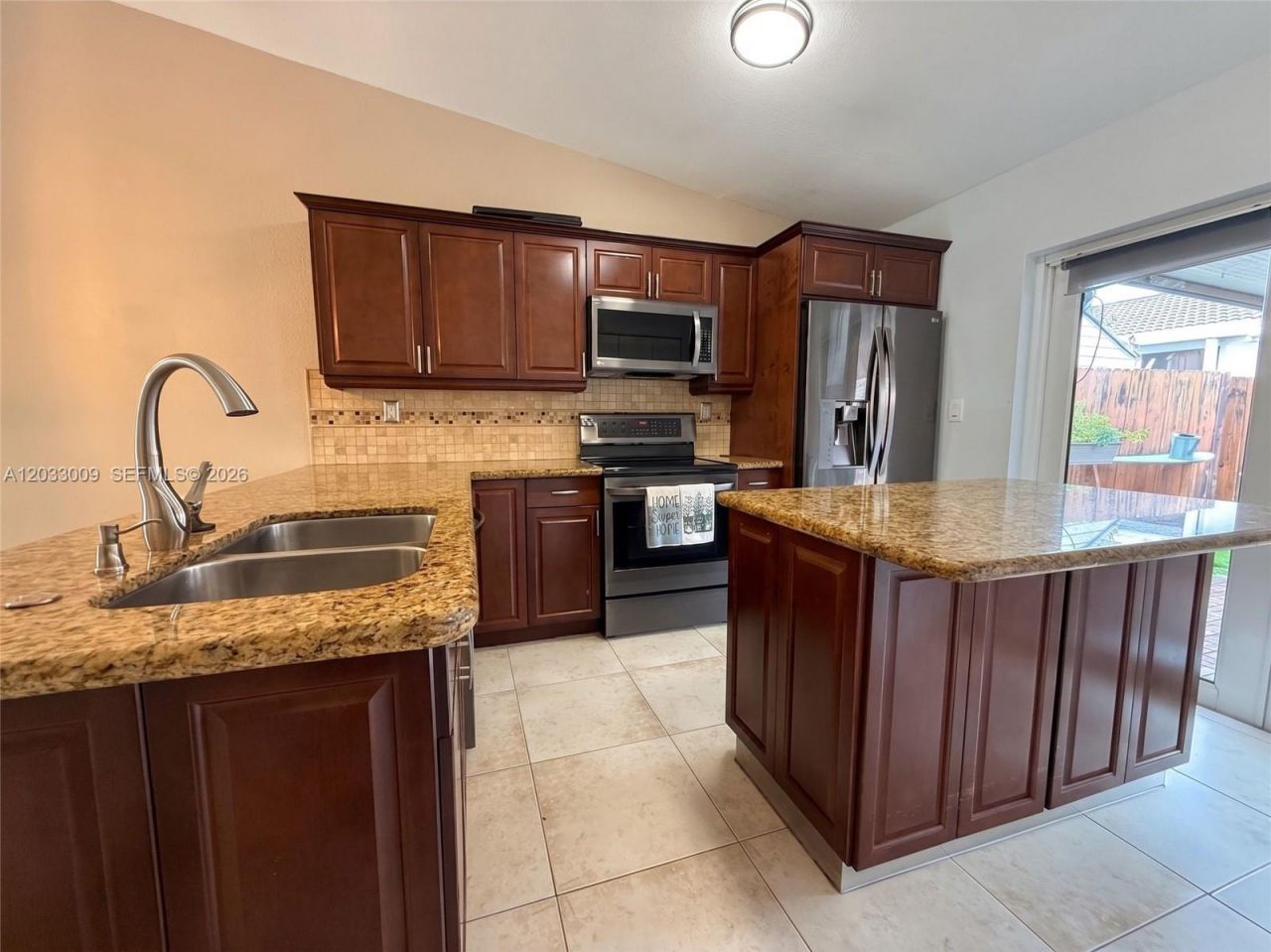 7675 NW 181st St, Unit 7675, Hialeah, FL 33015 Photo