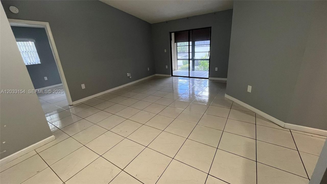 19025 NW 62nd Ave , Unit 202, Hialeah, FL 33015 Photo