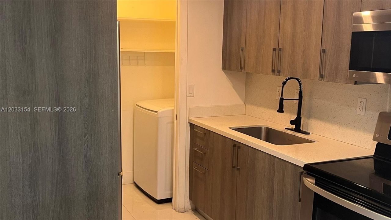 19025 NW 62nd Ave , Unit 202, Hialeah, FL 33015 Photo