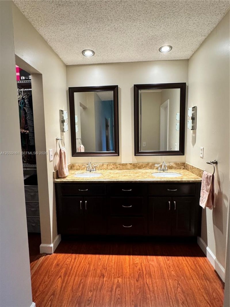 9023 Vineyard Lake Dr, Plantation, FL 33324 Photo