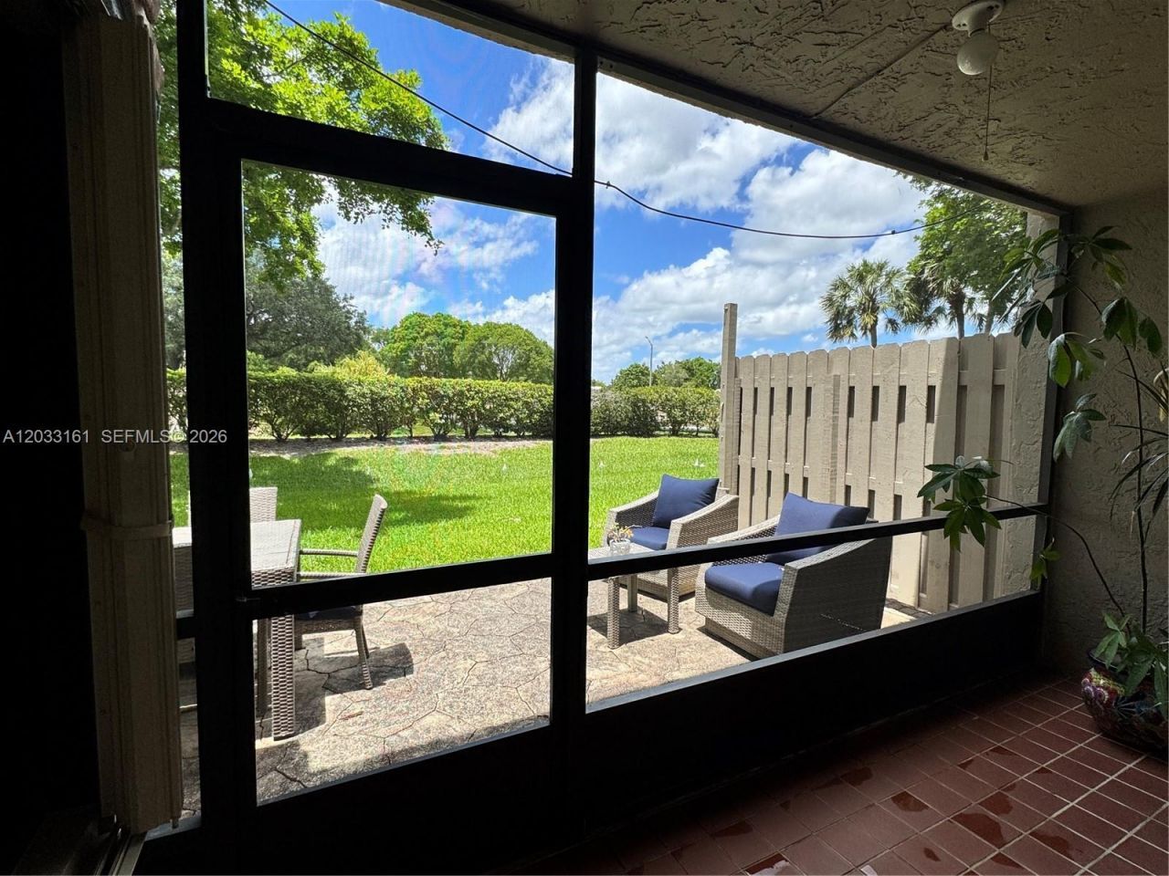 9023 Vineyard Lake Dr, Plantation, FL 33324 Photo
