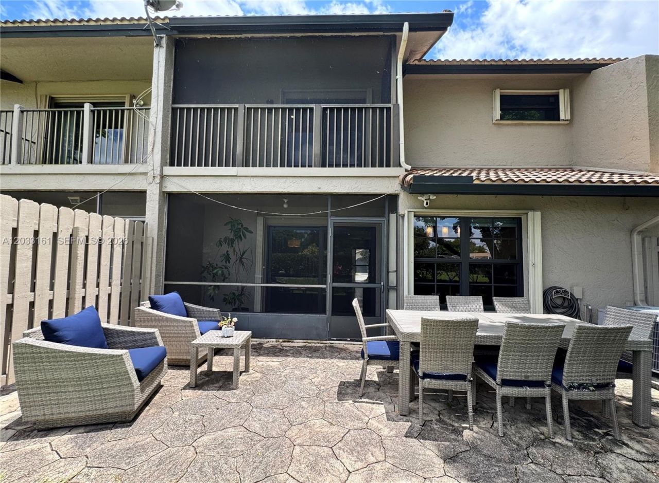 9023 Vineyard Lake Dr, Plantation, FL 33324 Photo