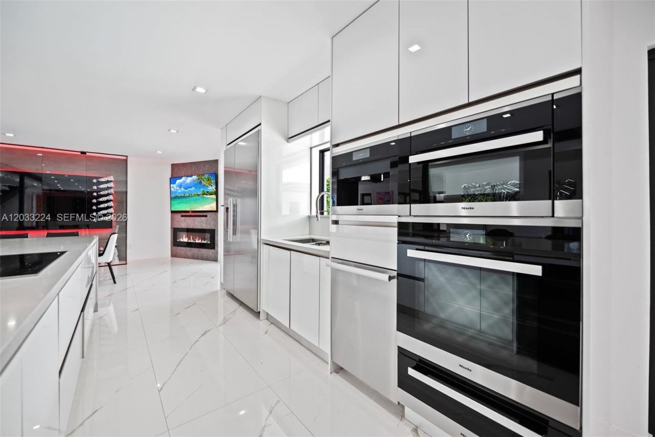 1942 NE 119th Rd , North Miami, FL 33181 Photo