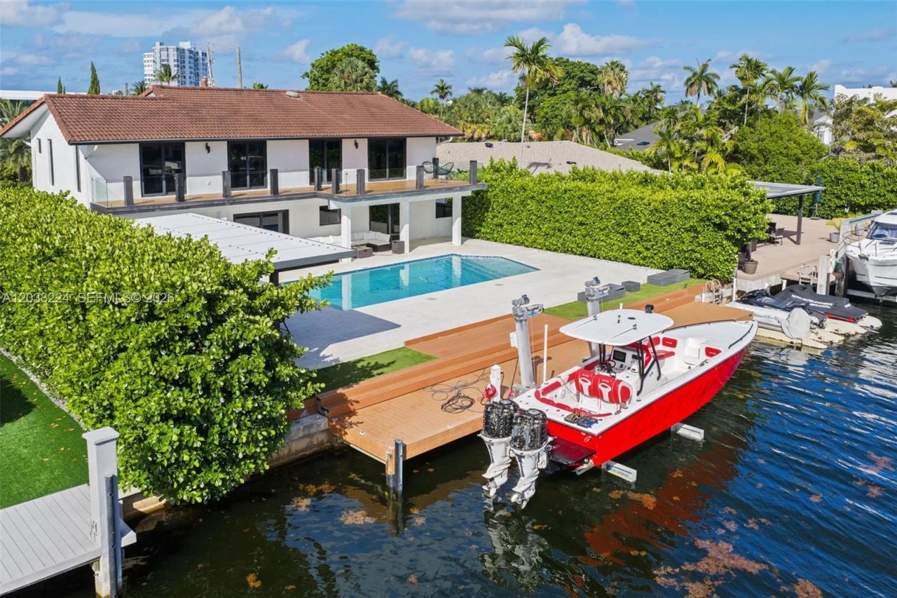 1942 NE 119th Rd, North Miami, FL 33181 Photo