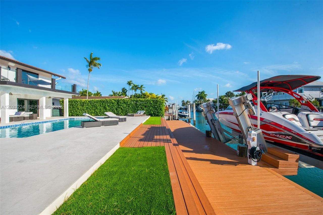 1942 NE 119th Rd , North Miami, FL 33181 Photo