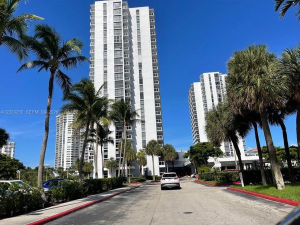 20505 E Country Club Dr, Unit 734, Aventura, FL 33180