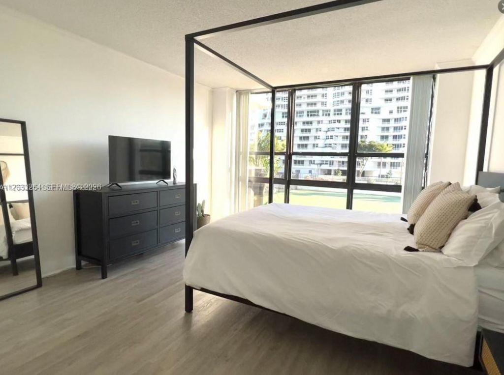 600 NE 36th St, Unit 211, Miami, FL 33137 Photo