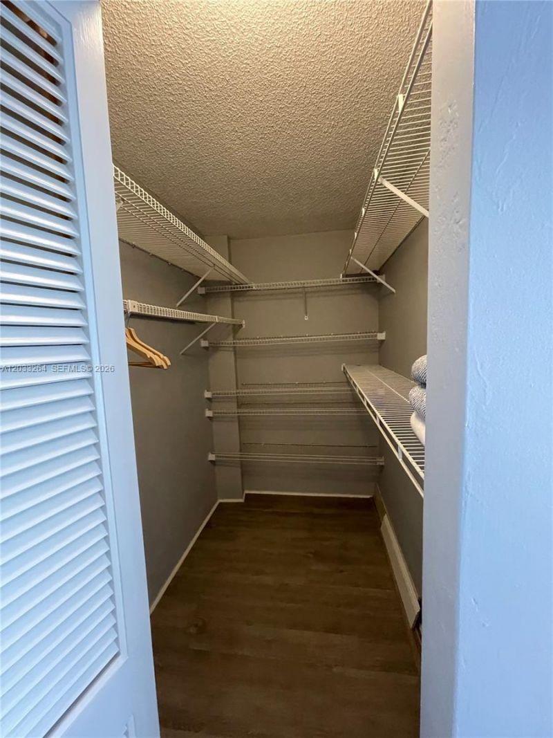 600 NE 36th St, Unit 211, Miami, FL 33137 Photo