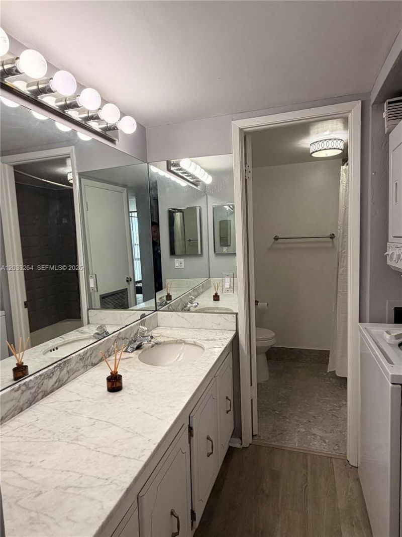 600 NE 36th St, Unit 211, Miami, FL 33137 Photo