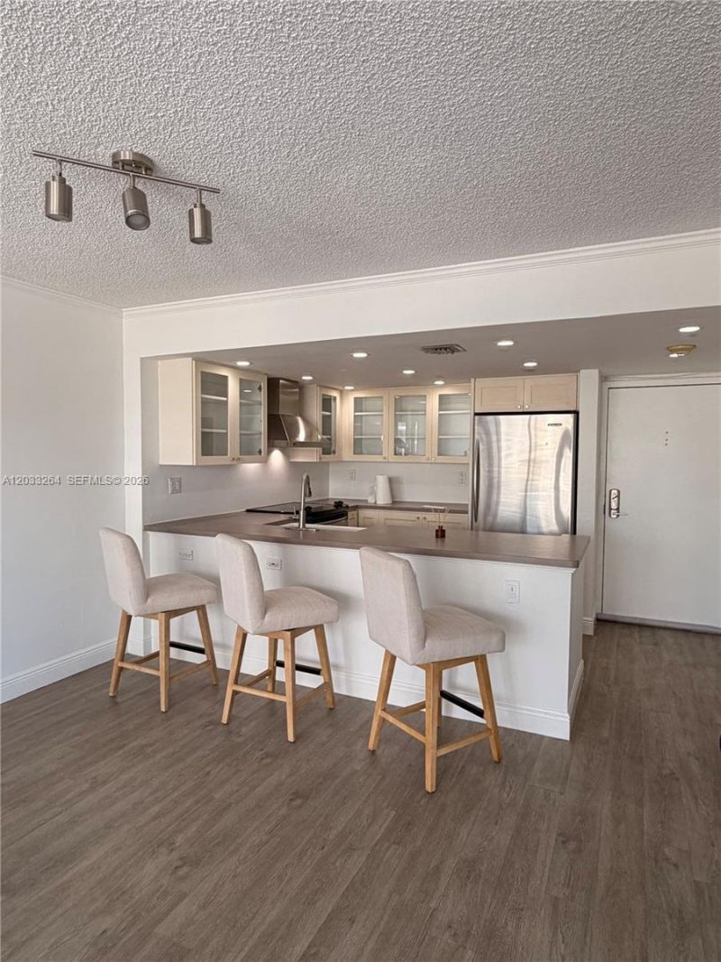 600 NE 36th St, Unit 211, Miami, FL 33137 Photo