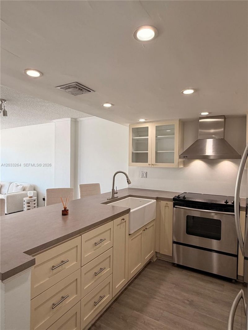600 NE 36th St, Unit 211, Miami, FL 33137 Photo