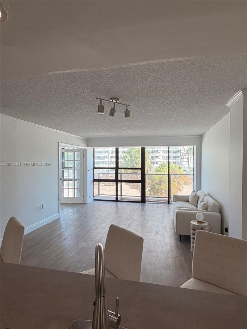 600 NE 36th St, Unit 211, Miami, FL 33137 Photo