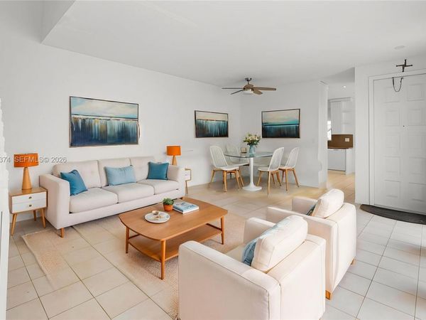 1521 Seagrape Way, Hollywood, FL 33019