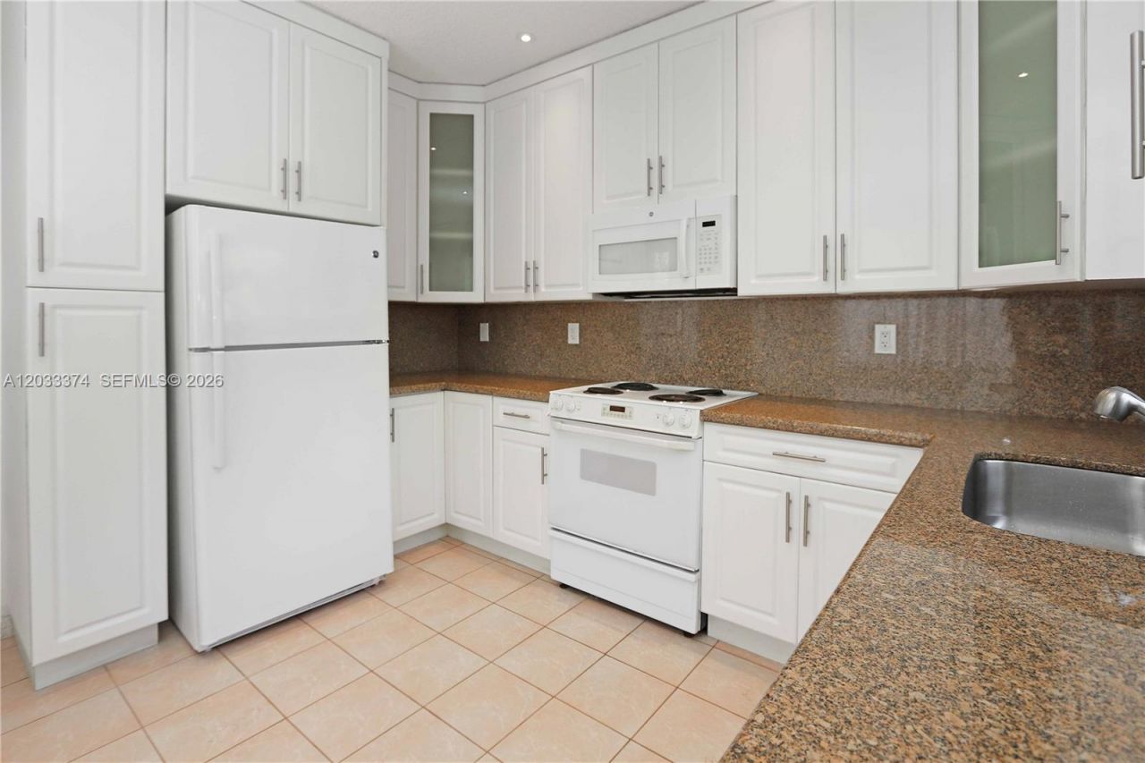 1521 Seagrape Way , Unit 1521, Hollywood, FL 33019 Photo