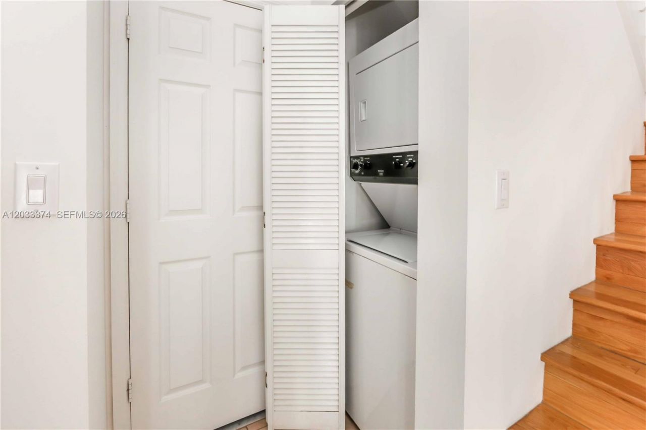 1521 Seagrape Way , Unit 1521, Hollywood, FL 33019 Photo