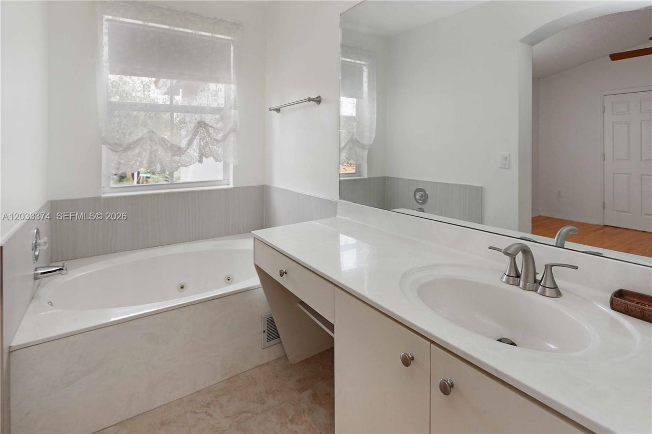 1521 Seagrape Way , Unit 1521, Hollywood, FL 33019 Photo