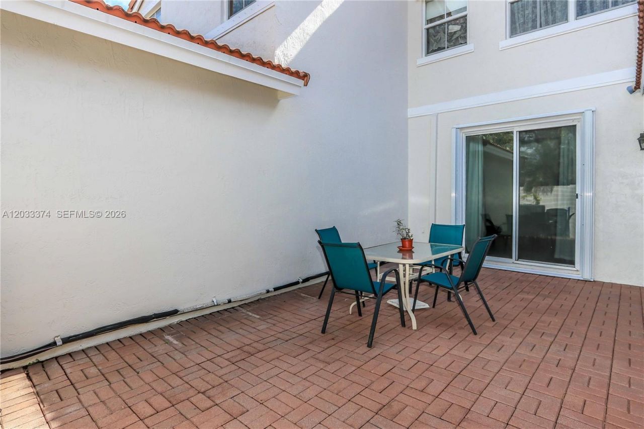 1521 Seagrape Way , Unit 1521, Hollywood, FL 33019 Photo