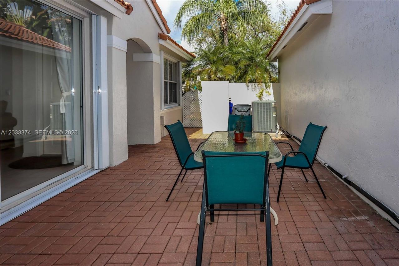 1521 Seagrape Way , Unit 1521, Hollywood, FL 33019 Photo