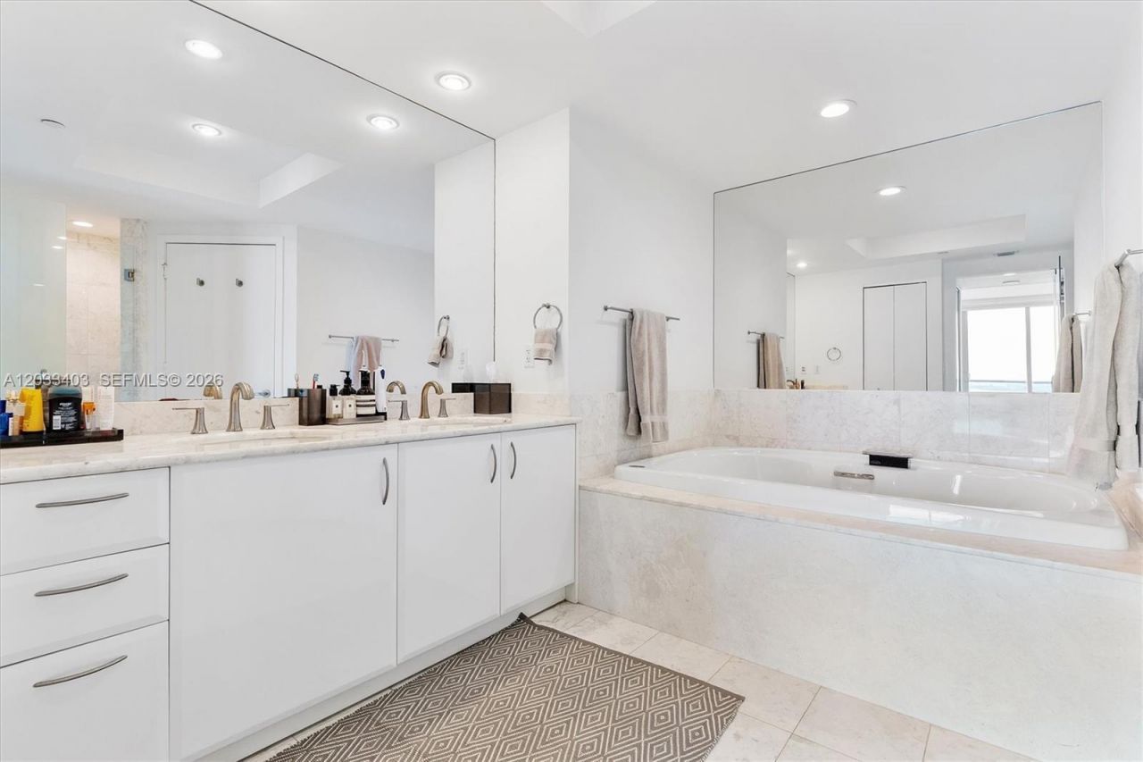 1331 Brickell Bay Dr , Unit 1409, Miami, FL 33131 Photo
